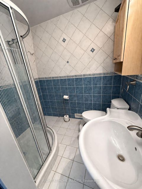 Photo 13 at 22 - 6 Glade Carse Way, Branson, Toronto