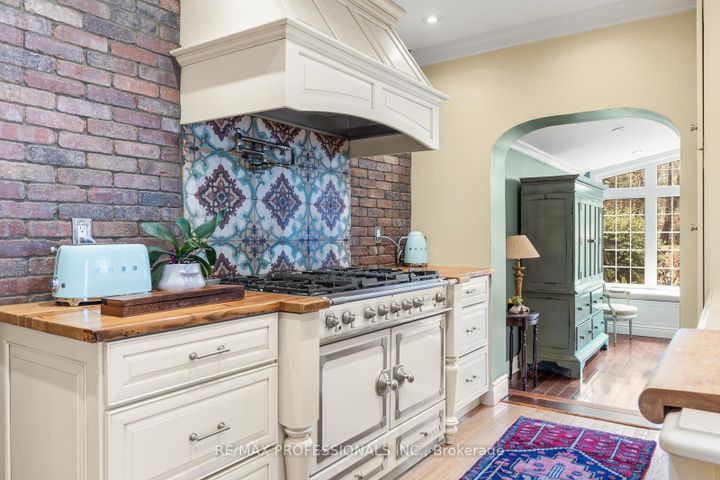 Photo 16 at 85 Sherwood Avenue, Mount Pleasant East, Toronto