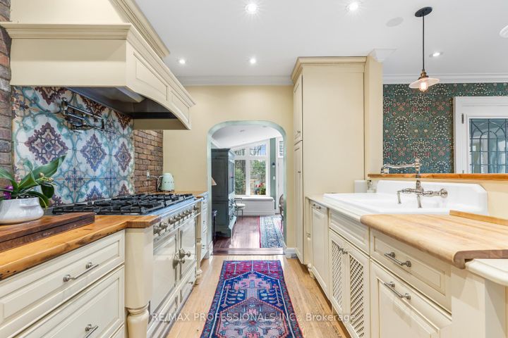 Photo 17 at 85 Sherwood Avenue, Mount Pleasant East, Toronto