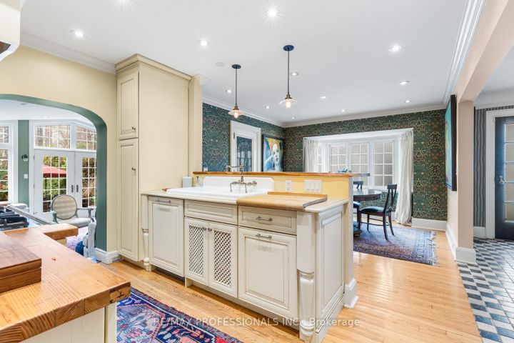 Photo 18 at 85 Sherwood Avenue, Mount Pleasant East, Toronto