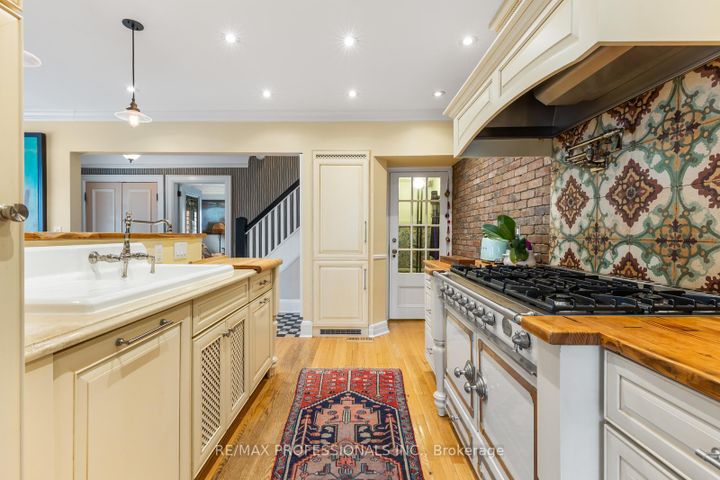 Photo 19 at 85 Sherwood Avenue, Mount Pleasant East, Toronto