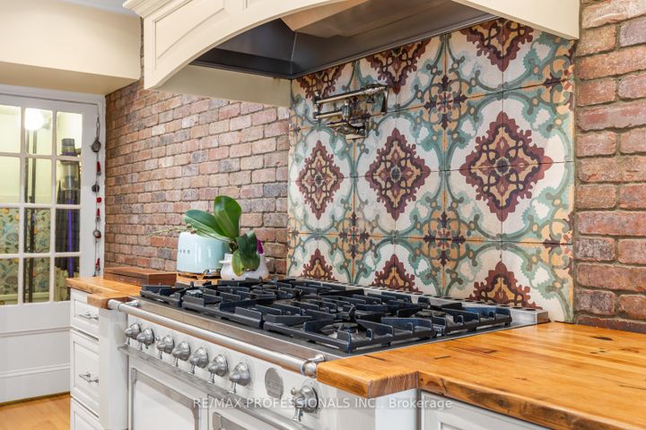 Photo 20 at 85 Sherwood Avenue, Mount Pleasant East, Toronto