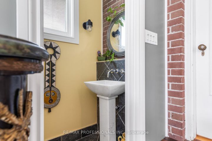 Photo 26 at 85 Sherwood Avenue, Mount Pleasant East, Toronto