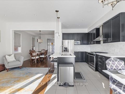 Photo 3 at 7 Goldthread Terrace, Bathurst Manor, Toronto