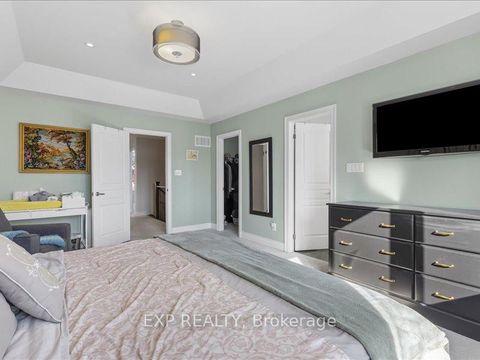 Photo 8 at 7 Goldthread Terrace, Bathurst Manor, Toronto