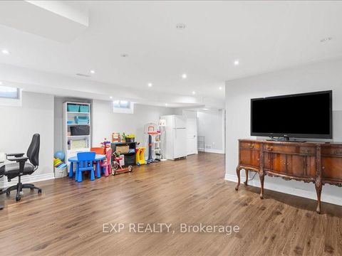 Photo 14 at 7 Goldthread Terrace, Bathurst Manor, Toronto