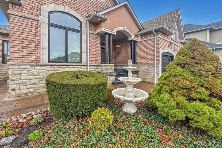 Photo 4 at 165 Novaview Crescent, East Woodbridge, Vaughan