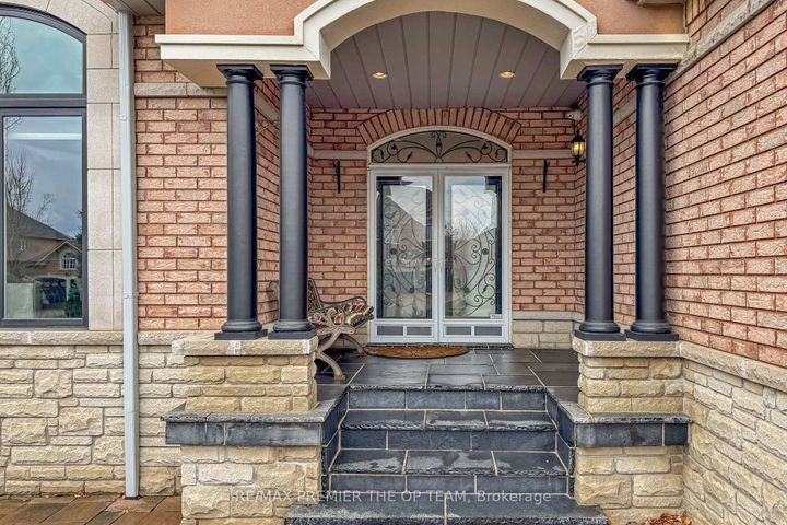 Photo 5 at 165 Novaview Crescent, East Woodbridge, Vaughan