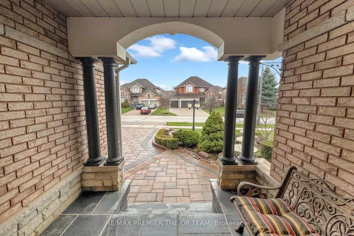 Photo 6 at 165 Novaview Crescent, East Woodbridge, Vaughan