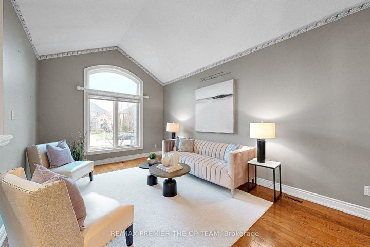 Photo 10 at 165 Novaview Crescent, East Woodbridge, Vaughan