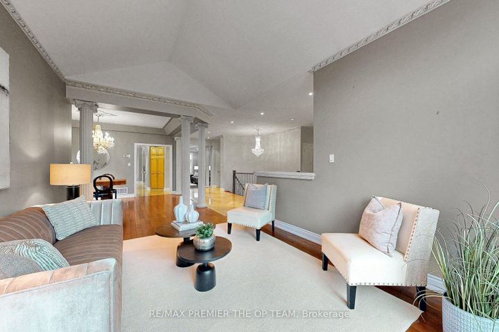 Photo 12 at 165 Novaview Crescent, East Woodbridge, Vaughan