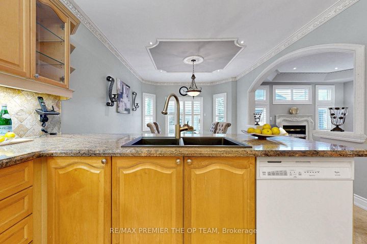 Photo 17 at 165 Novaview Crescent, East Woodbridge, Vaughan