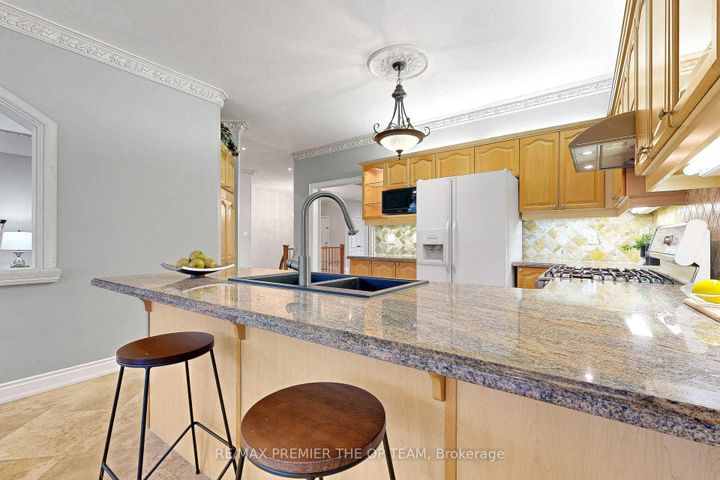 Photo 21 at 165 Novaview Crescent, East Woodbridge, Vaughan