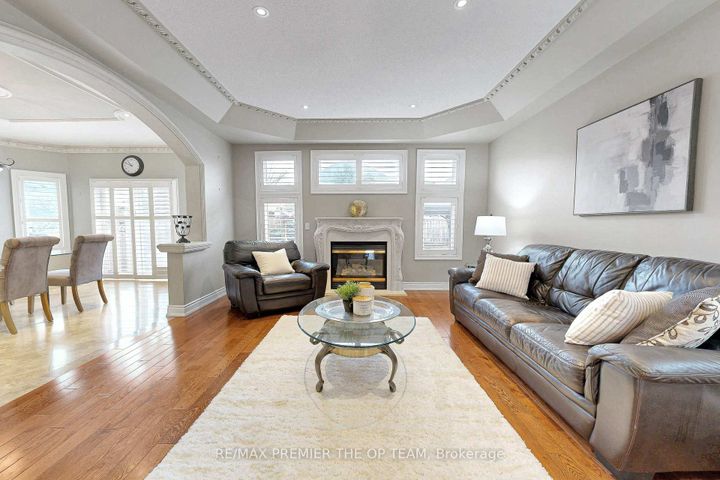 Photo 25 at 165 Novaview Crescent, East Woodbridge, Vaughan