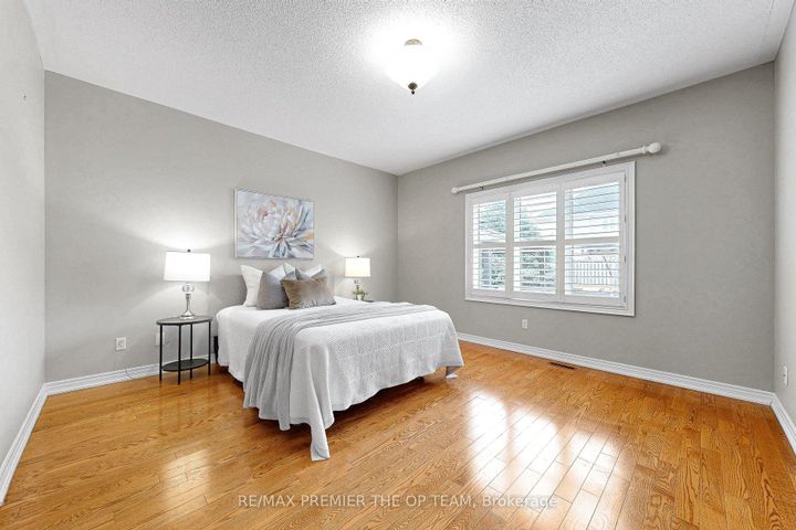 Photo 29 at 165 Novaview Crescent, East Woodbridge, Vaughan