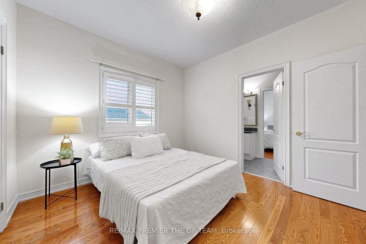 Photo 34 at 165 Novaview Crescent, East Woodbridge, Vaughan