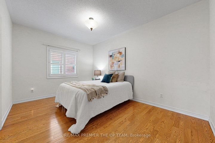 Photo 35 at 165 Novaview Crescent, East Woodbridge, Vaughan