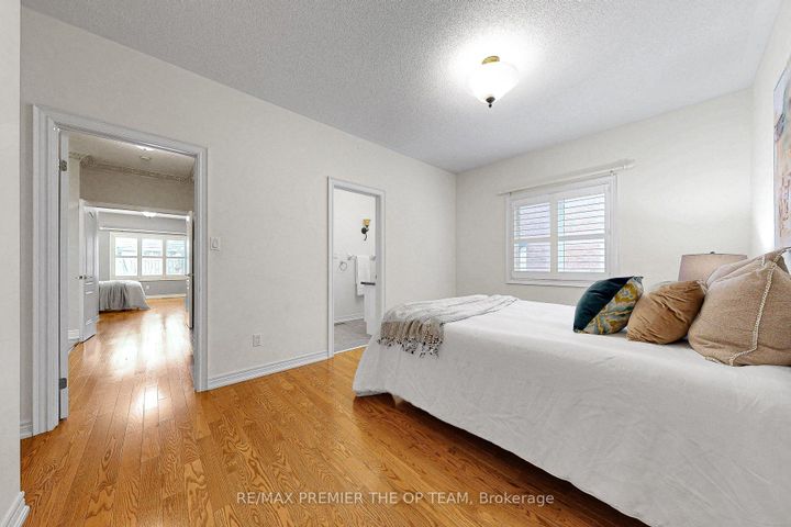 Photo 36 at 165 Novaview Crescent, East Woodbridge, Vaughan