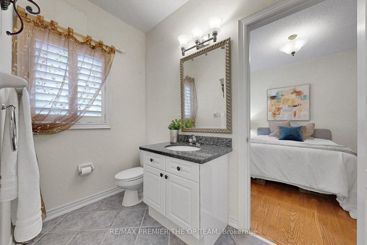 Photo 37 at 165 Novaview Crescent, East Woodbridge, Vaughan