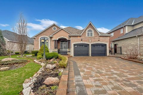 Photo 2 at 165 Novaview Crescent, East Woodbridge, Vaughan