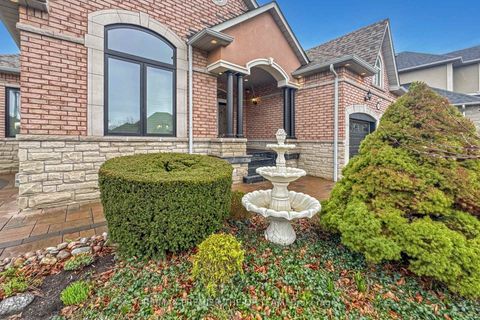 Photo 4 at 165 Novaview Crescent, East Woodbridge, Vaughan