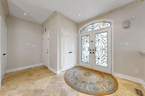 Photo 7 at 165 Novaview Crescent, East Woodbridge, Vaughan