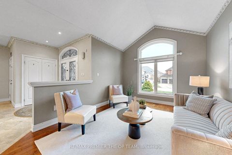 Photo 11 at 165 Novaview Crescent, East Woodbridge, Vaughan