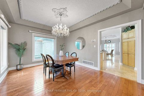 Photo 13 at 165 Novaview Crescent, East Woodbridge, Vaughan