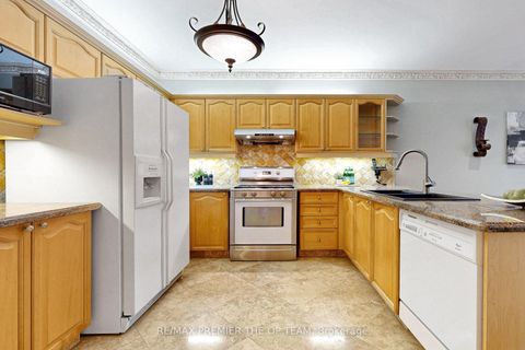 Photo 16 at 165 Novaview Crescent, East Woodbridge, Vaughan