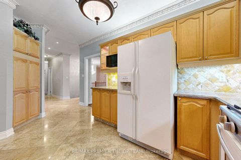 Photo 18 at 165 Novaview Crescent, East Woodbridge, Vaughan