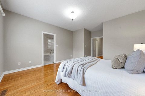 Photo 30 at 165 Novaview Crescent, East Woodbridge, Vaughan