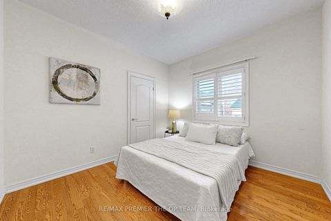 Photo 33 at 165 Novaview Crescent, East Woodbridge, Vaughan