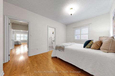 Photo 36 at 165 Novaview Crescent, East Woodbridge, Vaughan