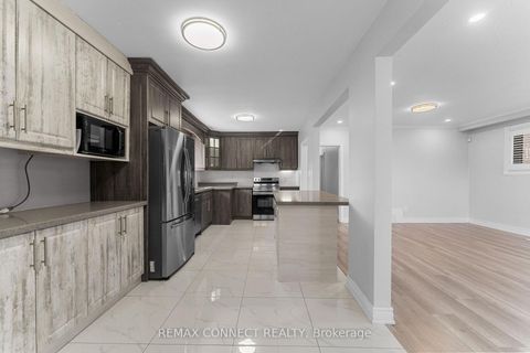 Photo 7 at 54 Saratoga Drive, Bendale, Toronto