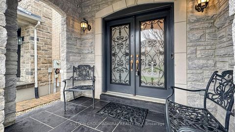 Photo 4 at 33 Calista Street, Vellore Village, Vaughan