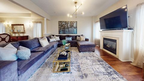 Photo 6 at 33 Calista Street, Vellore Village, Vaughan