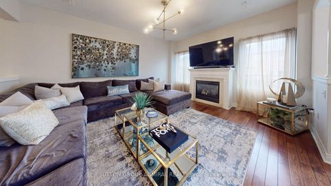 Photo 9 at 33 Calista Street, Vellore Village, Vaughan