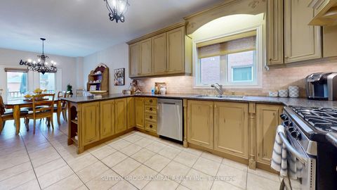 Photo 12 at 33 Calista Street, Vellore Village, Vaughan