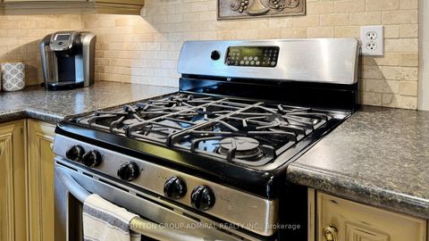 Photo 15 at 33 Calista Street, Vellore Village, Vaughan