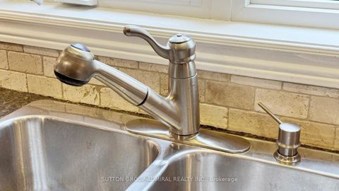 Photo 16 at 33 Calista Street, Vellore Village, Vaughan