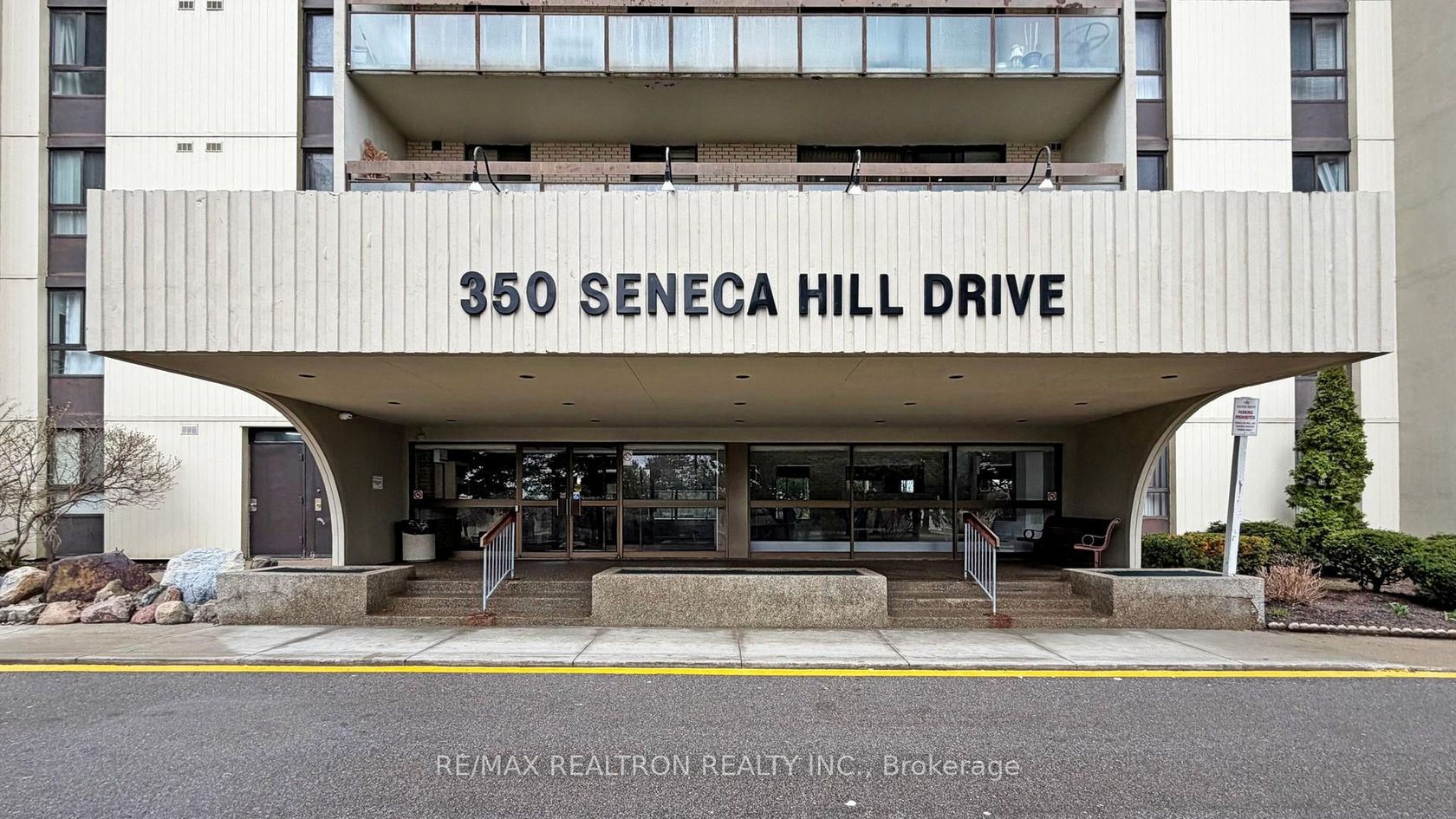 212 - 350 Seneca Hill Drive, Don Valley Village, Toronto photo number 2