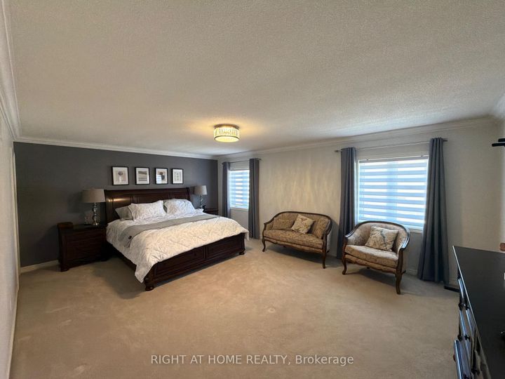 Photo 6 at 3169 Larry Crescent, GO Glenorchy, Oakville