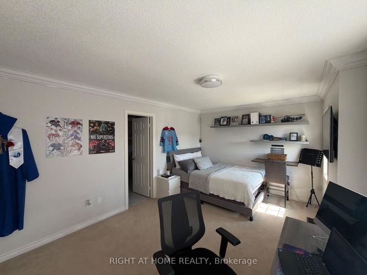 Photo 9 at 3169 Larry Crescent, GO Glenorchy, Oakville