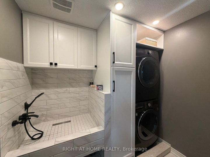 Photo 15 at 3169 Larry Crescent, GO Glenorchy, Oakville