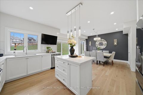 Photo 23 at 186 Muirfield Drive, Ardagh, Barrie