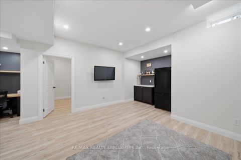 Photo 44 at 186 Muirfield Drive, Ardagh, Barrie