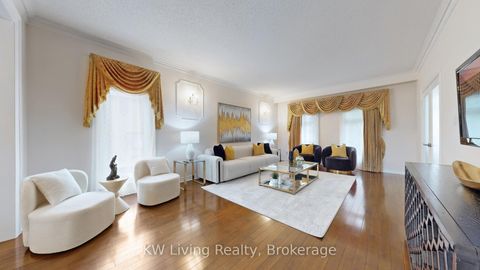 Photo 3 at 19 Spadina Road, Bayview Hill, Richmond Hill