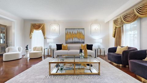 Photo 4 at 19 Spadina Road, Bayview Hill, Richmond Hill