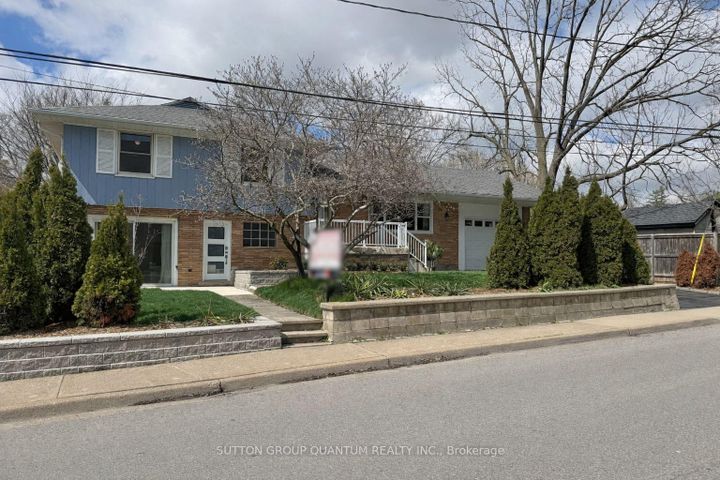 Photo 1 at 50 Barton Street, Waterdown, Hamilton