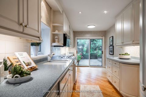 Photo 11 at 18 Queen Marys Drive, Kingsway South, Toronto